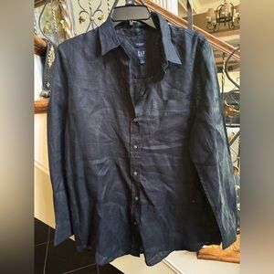 GAP Boyfriend Linen long sleeve. EUC Size S 100% linen. Black. Front pocket.